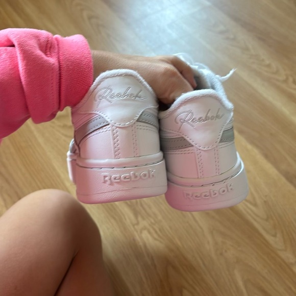 Rebook Shoes - Picture 4 of 4